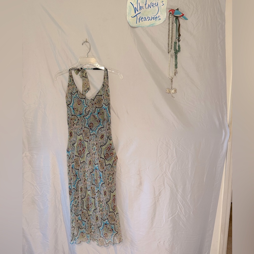 Bebe paisley dress form fitting line with black slip